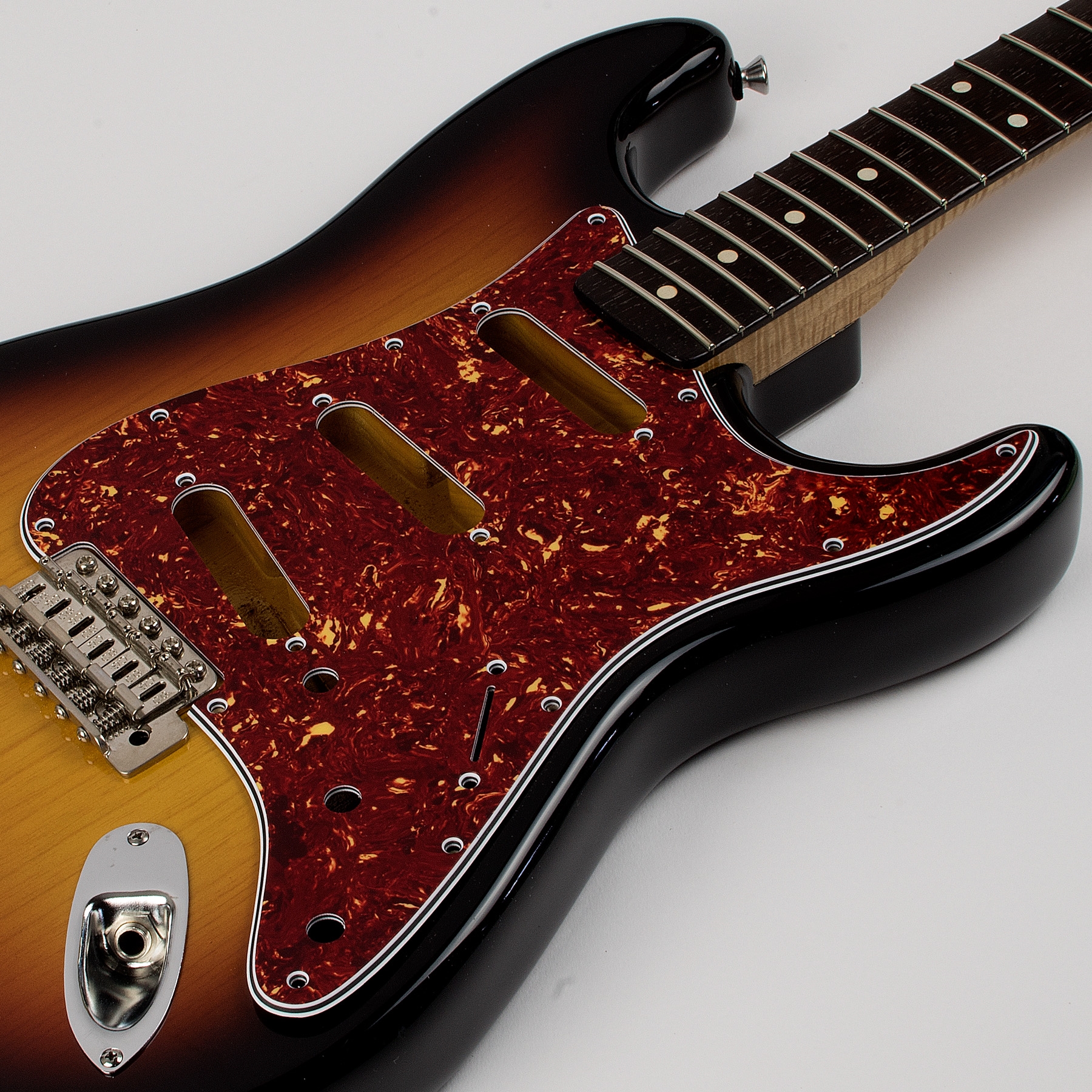 Fender stratocaster shop sunburst tortoise pickguard