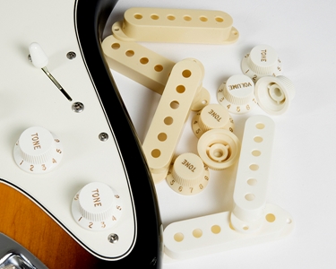 Strat_Plastic_Hardware_750x600.jpg