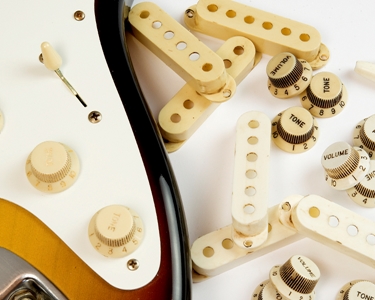 Strat_Relic_3TB_Covers_knobs_tips_750x600.jpg